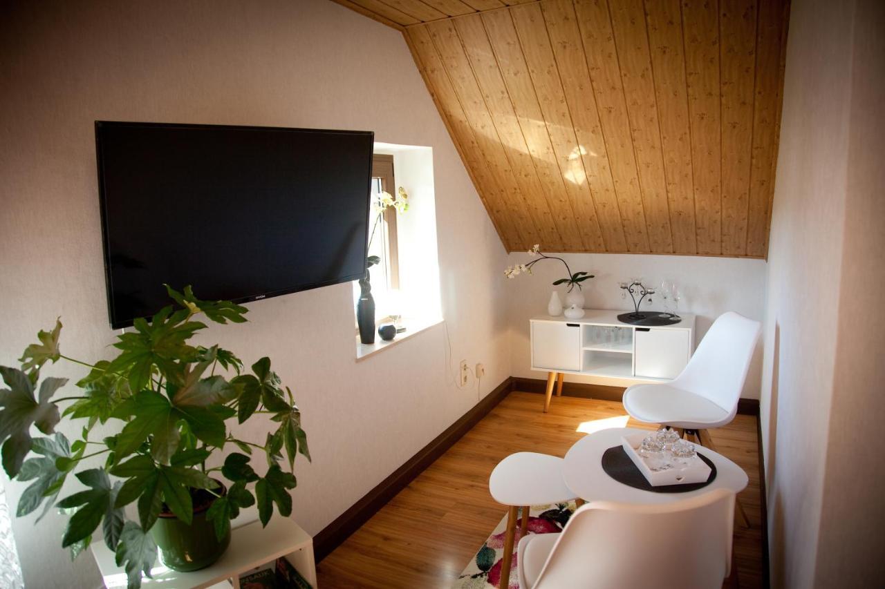 Gaestezimmer Im Gruenen Haus Apartment Thum Bagian luar foto